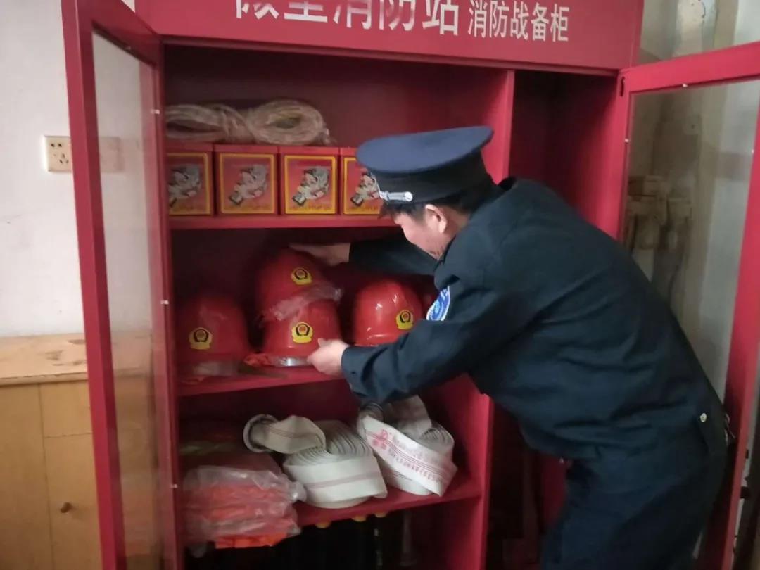 湖南保安服務,墻外高空清洗服務,湖南保利天創物業發展有限公司 湖南保安服務,墻外高空清洗服務,湖南保利天創物業發展有限公司