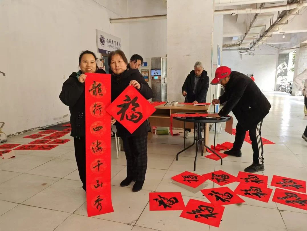 湖南保安服務(wù),墻外高空清洗服務(wù),湖南保利天創(chuàng)物業(yè)發(fā)展有限公司